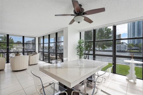 Снять в аренду кондоминиум в Халландейл-Бич, Флорида 2 спальни, 132.85м2, № 1967637 - фото 2