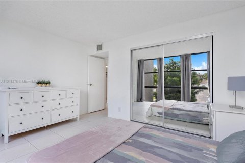 Снять в аренду кондоминиум в Халландейл-Бич, Флорида 2 спальни, 132.85м2, № 1967637 - фото 25