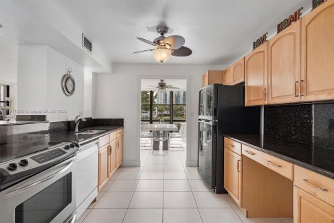 Снять в аренду кондоминиум в Халландейл-Бич, Флорида 2 спальни, 132.85м2, № 1967637 - фото 18