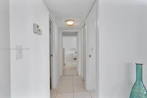 Снять в аренду кондоминиум в Халландейл-Бич, Флорида 2 спальни, 132.85м2, № 1967637 - фото 23