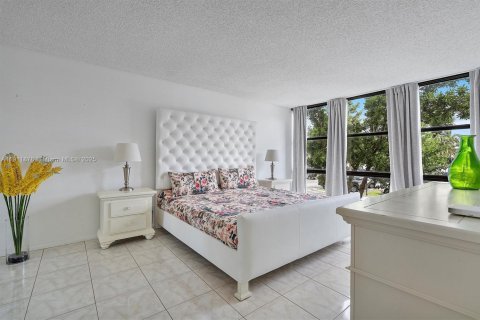 Снять в аренду кондоминиум в Халландейл-Бич, Флорида 2 спальни, 132.85м2, № 1967637 - фото 28