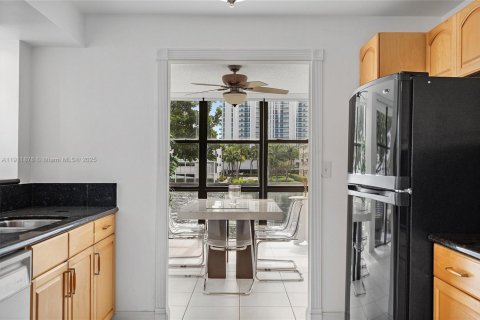 Снять в аренду кондоминиум в Халландейл-Бич, Флорида 2 спальни, 132.85м2, № 1967637 - фото 19