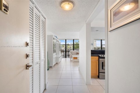 Снять в аренду кондоминиум в Халландейл-Бич, Флорида 2 спальни, 132.85м2, № 1967637 - фото 6