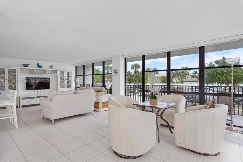 Снять в аренду кондоминиум в Халландейл-Бич, Флорида 2 спальни, 132.85м2, № 1967637 - фото 12