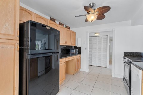 Снять в аренду кондоминиум в Халландейл-Бич, Флорида 2 спальни, 132.85м2, № 1967637 - фото 17