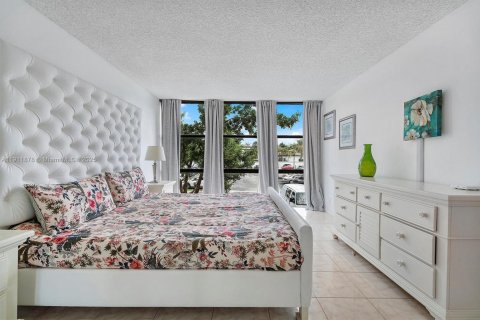 Снять в аренду кондоминиум в Халландейл-Бич, Флорида 2 спальни, 132.85м2, № 1967637 - фото 29