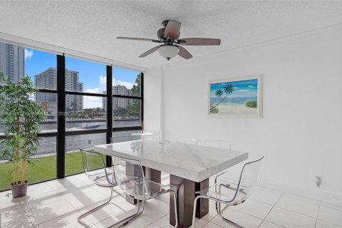 Снять в аренду кондоминиум в Халландейл-Бич, Флорида 2 спальни, 132.85м2, № 1967637 - фото 14