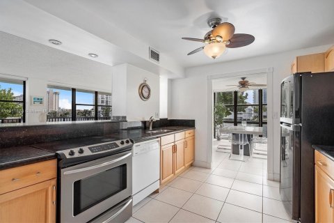 Снять в аренду кондоминиум в Халландейл-Бич, Флорида 2 спальни, 132.85м2, № 1967637 - фото 20