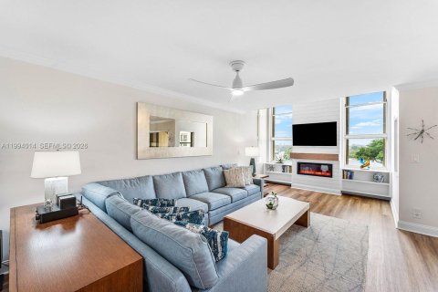 Townhouse in North Palm Beach, Florida 2 bedrooms, 188.03 sq.m. № 2065161 - photo 4