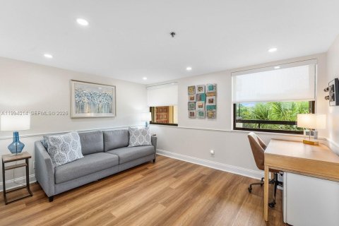 Townhouse in North Palm Beach, Florida 2 bedrooms, 188.03 sq.m. № 2065161 - photo 23