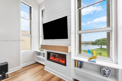 Townhouse in North Palm Beach, Florida 2 bedrooms, 188.03 sq.m. № 2065161 - photo 8