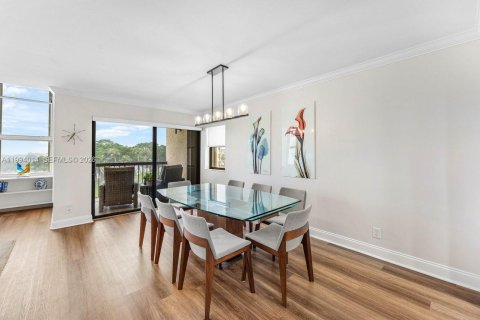 Townhouse in North Palm Beach, Florida 2 bedrooms, 188.03 sq.m. № 2065161 - photo 9