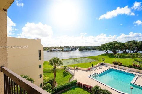 Townhouse in North Palm Beach, Florida 2 bedrooms, 188.03 sq.m. № 2065161 - photo 28