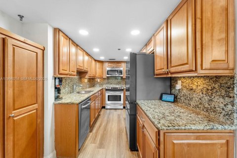 Townhouse in North Palm Beach, Florida 2 bedrooms, 188.03 sq.m. № 2065161 - photo 13