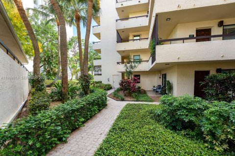 Townhouse in North Palm Beach, Florida 2 bedrooms, 188.03 sq.m. № 2065161 - photo 26