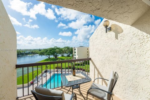 Townhouse in North Palm Beach, Florida 2 bedrooms, 188.03 sq.m. № 2065161 - photo 30