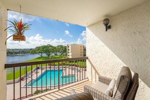 Townhouse in North Palm Beach, Florida 2 bedrooms, 188.03 sq.m. № 2065161 - photo 6