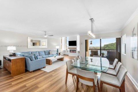 Townhouse in North Palm Beach, Florida 2 bedrooms, 188.03 sq.m. № 2065161 - photo 5