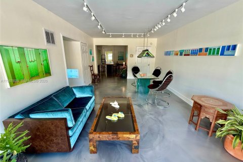 Propiedad comercial en venta en Miami, Florida № 2029715 - foto 3