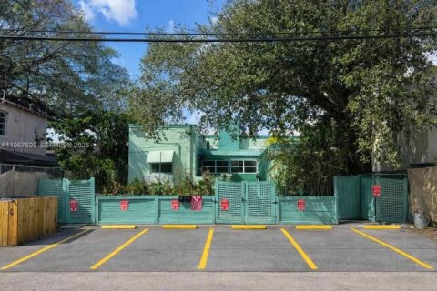 Propiedad comercial en venta en Miami, Florida № 2029715 - foto 9