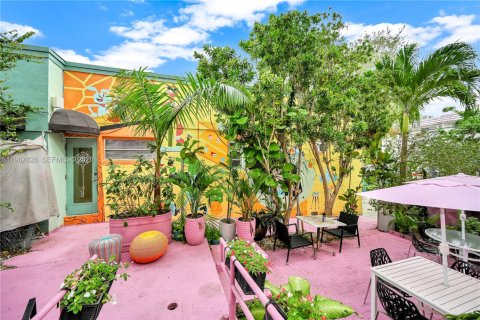 Propiedad comercial en venta en Miami, Florida № 2029715 - foto 4