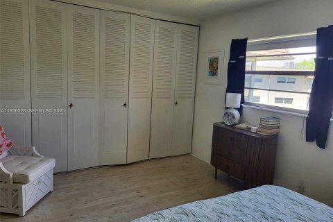 Condominio en venta en Lauderdale Lakes, Florida, 2 dormitorios, 87.7 m2 № 2152561 - foto 10