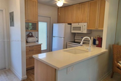 Condominio en venta en Lauderdale Lakes, Florida, 2 dormitorios, 87.7 m2 № 2152561 - foto 2