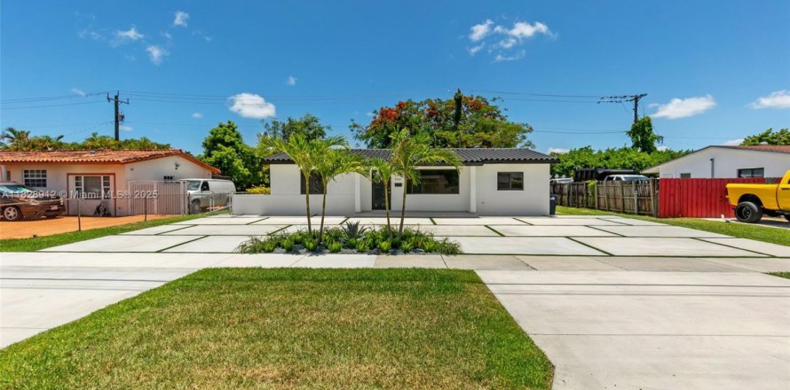 Casa en Miami, Florida 3 dormitorios, 175.21 m2 № 1800911