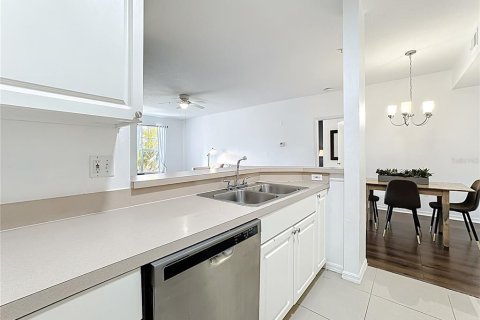 Condo in Orlando, Florida, 2 bedrooms № 2106779 - photo 13