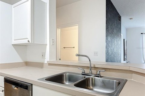Condo in Orlando, Florida, 2 bedrooms № 2106779 - photo 12