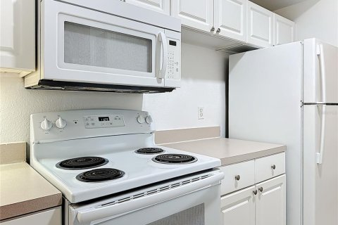 Condo in Orlando, Florida, 2 bedrooms № 2106779 - photo 14