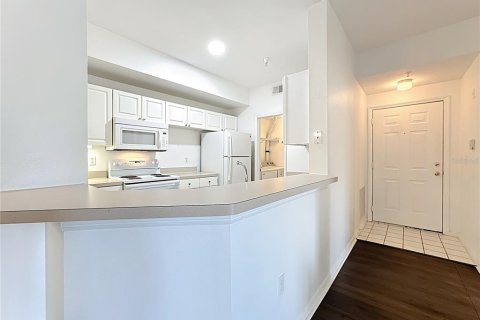 Condo in Orlando, Florida, 2 bedrooms № 2106779 - photo 11