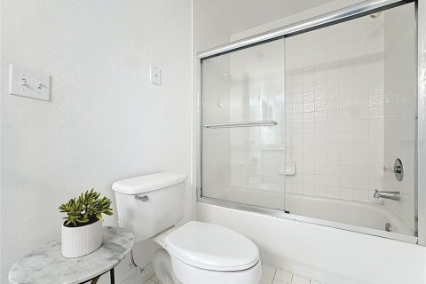 Condo in Orlando, Florida, 2 bedrooms № 2106779 - photo 25