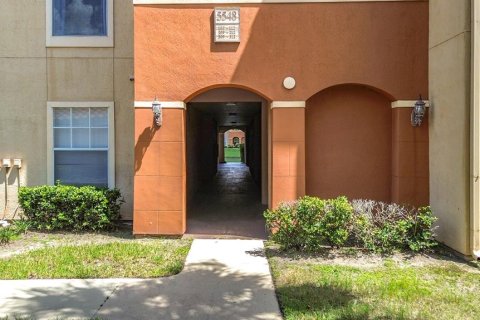 Condo in Orlando, Florida, 2 bedrooms № 2106779 - photo 2