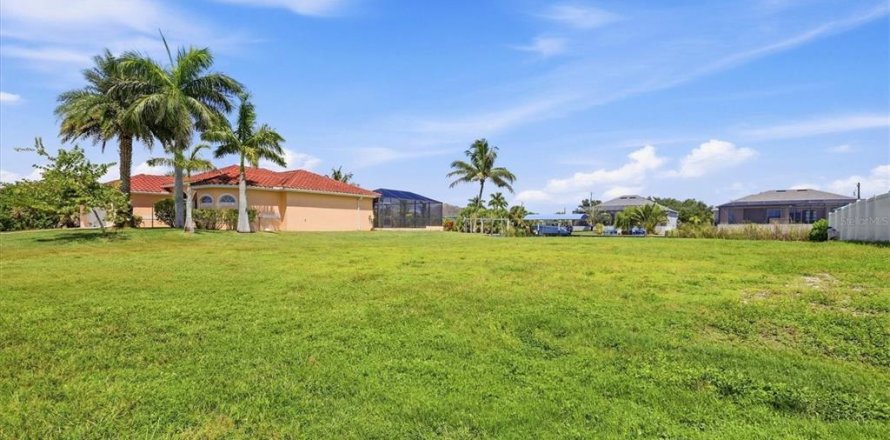 Land in Port Charlotte, Florida № 2375397