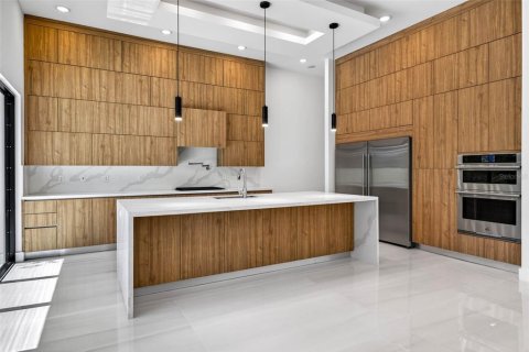 Купить виллу или дом в Тампа, Флорида 11 комнат, 414.81м2, № 2119165 - фото 14