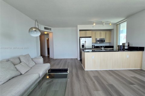 Condo in Miami, Florida, 2 bedrooms  № 2052948 - photo 7