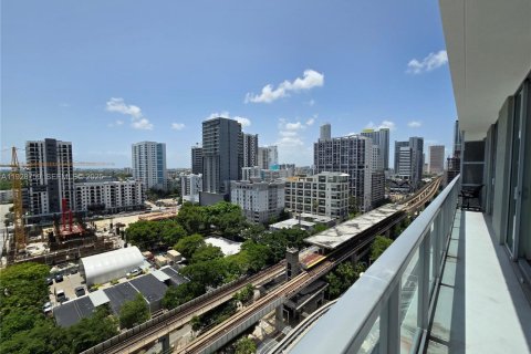 Condo in Miami, Florida, 2 bedrooms  № 2052948 - photo 15