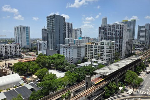 Condo in Miami, Florida, 2 bedrooms  № 2052948 - photo 21