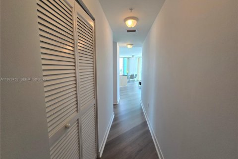 Condo in Miami, Florida, 2 bedrooms  № 2052948 - photo 25