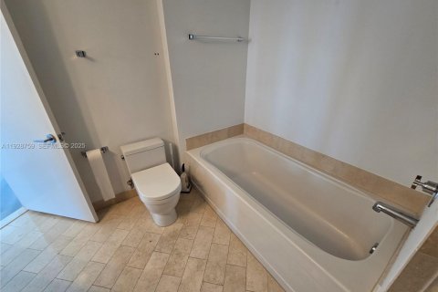 Condo in Miami, Florida, 2 bedrooms  № 2052948 - photo 10