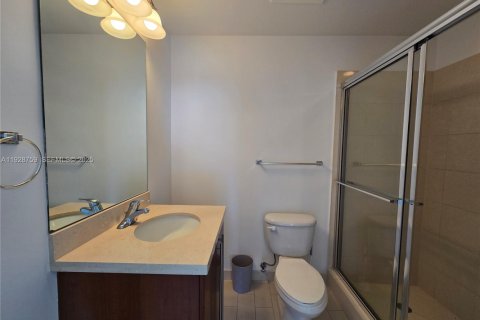 Condo in Miami, Florida, 2 bedrooms  № 2052948 - photo 20