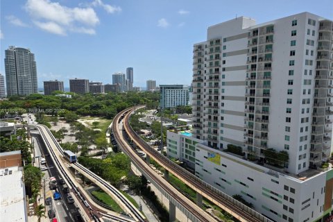 Condo in Miami, Florida, 2 bedrooms  № 2052948 - photo 22