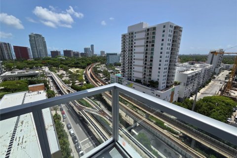 Condo in Miami, Florida, 2 bedrooms  № 2052948 - photo 13