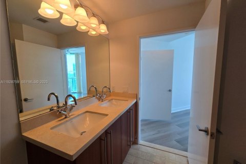 Condo in Miami, Florida, 2 bedrooms  № 2052948 - photo 11