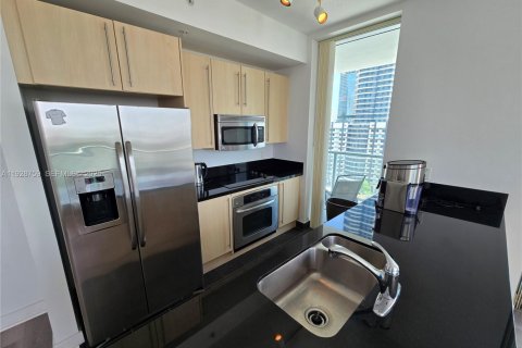Condo in Miami, Florida, 2 bedrooms  № 2052948 - photo 3