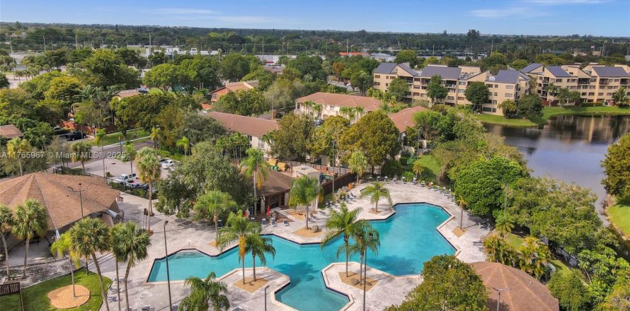 Condominio en Miami, Florida, 2 dormitorios № 1936789
