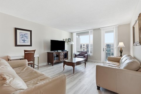 Condo in Palm Beach, Florida, 1 bedroom № 2190674 - photo 2