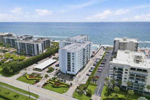 Condo in Palm Beach, Florida, 1 bedroom № 2190674 - photo 29