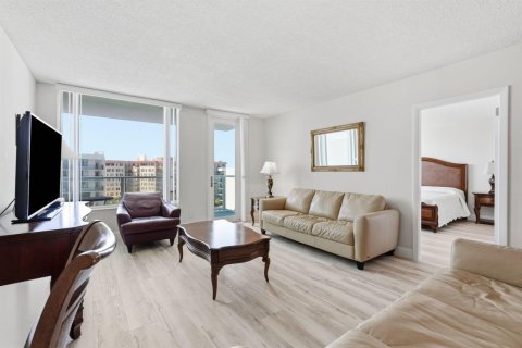 Condo in Palm Beach, Florida, 1 bedroom № 2190674 - photo 5